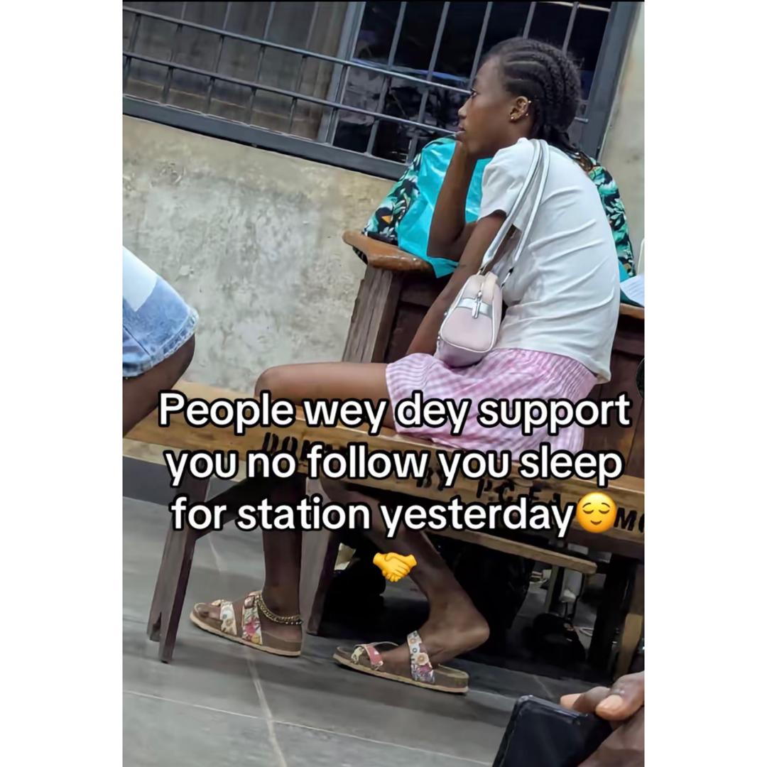 Update: Young lady who be@t up elderly woman inside Lagos commercial bus tenders public apology after being invited to the police station